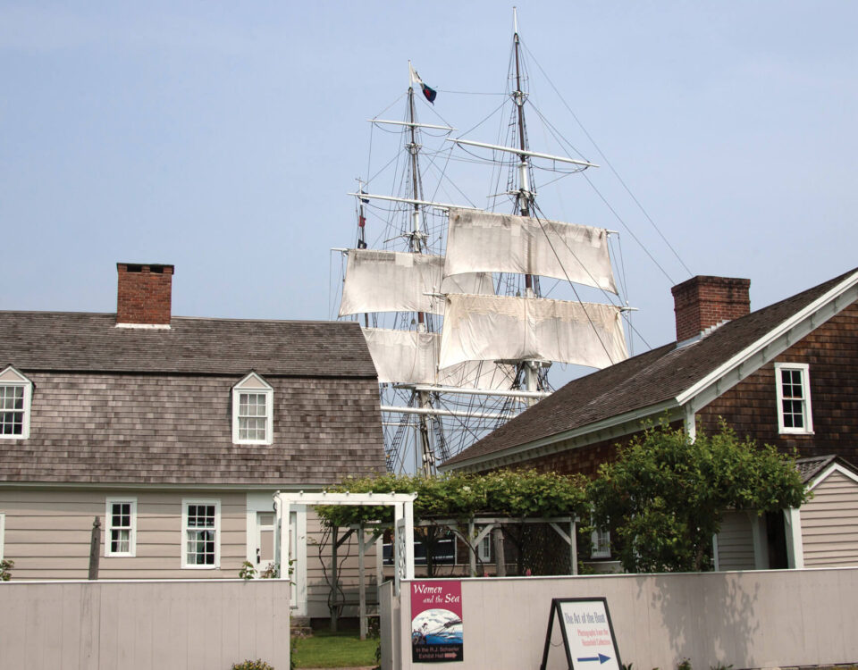 mystic-cbd-seaport-tall-ship