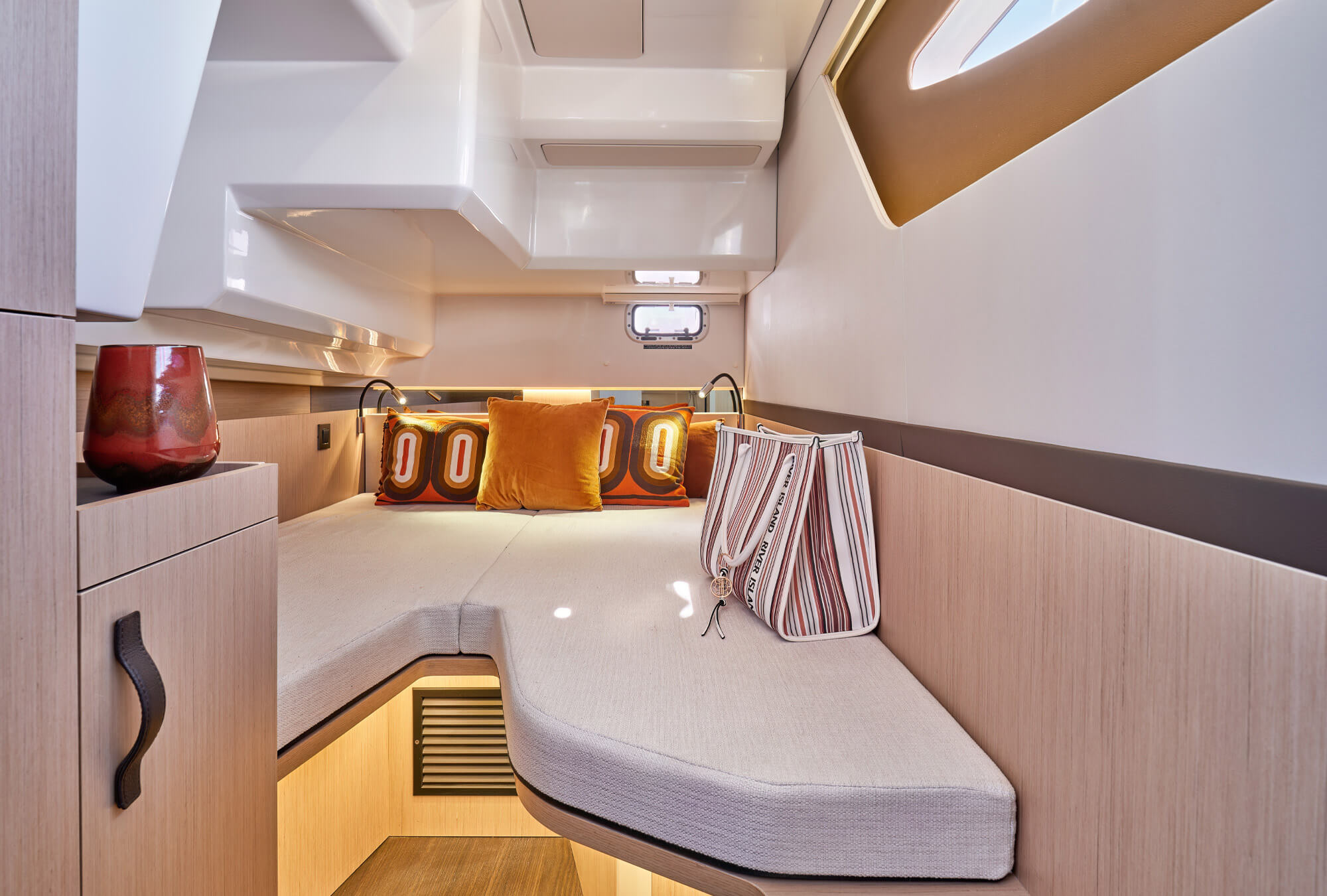 four-winns-th36-interior-starboard-cabin