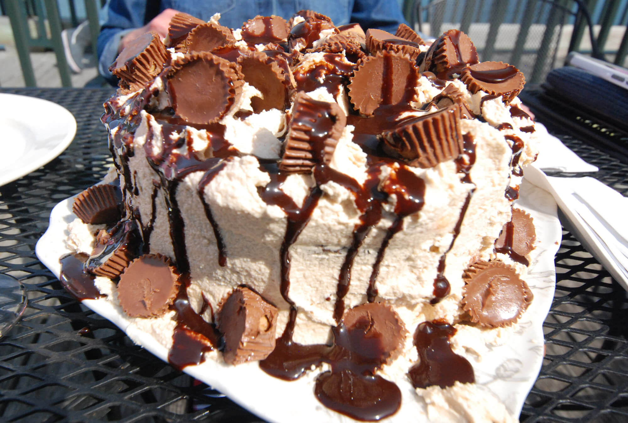 archers-rockland-me-tr-peanutbutter-cup-cake