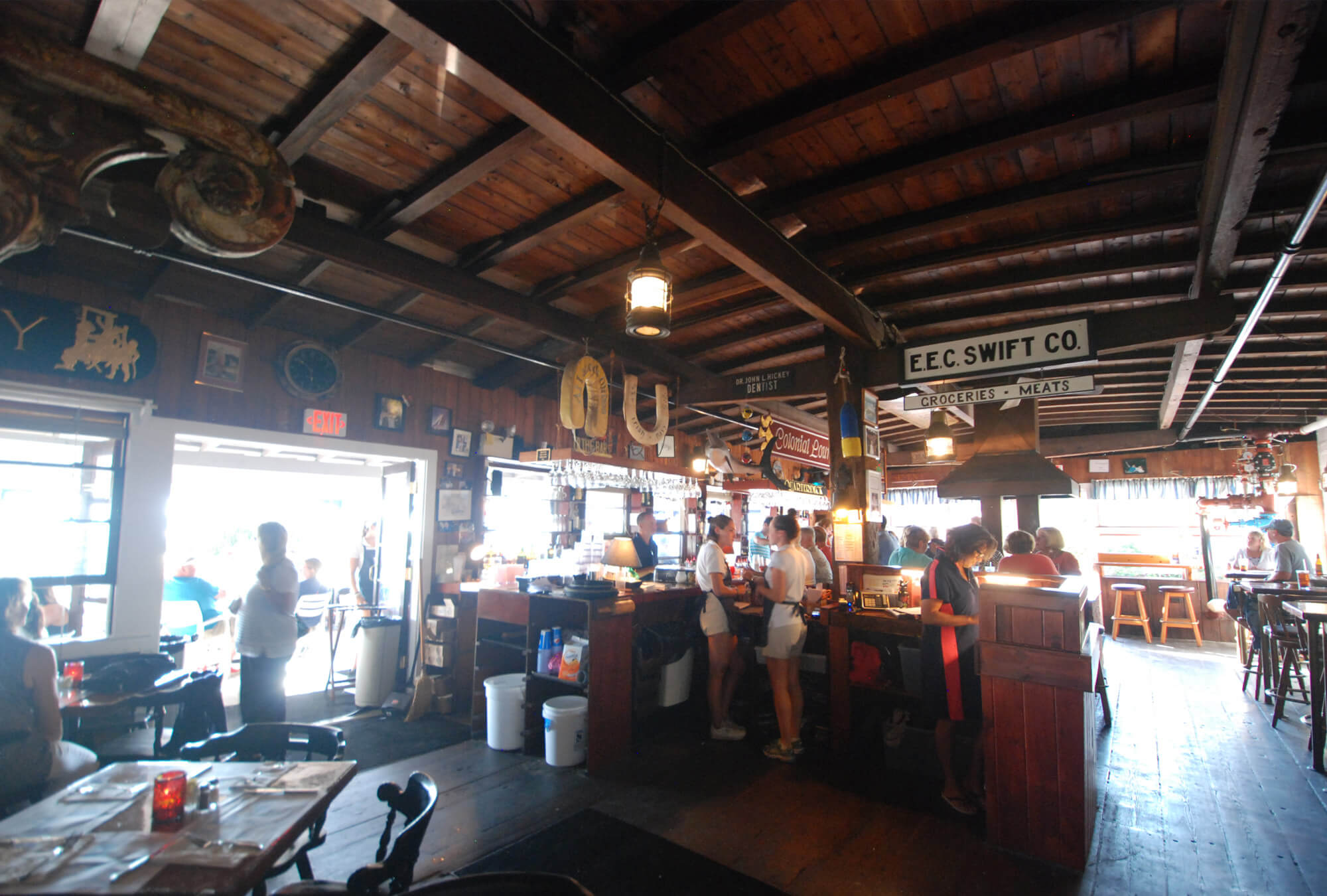 chart-room-tr-dockdine-restaurant-interior