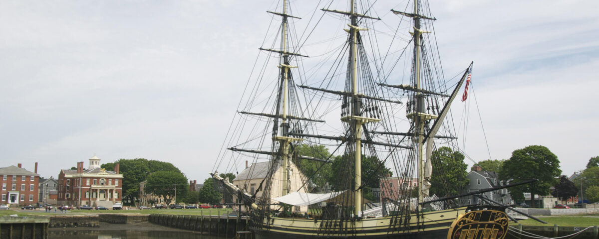 salem-tr-friendship-docked