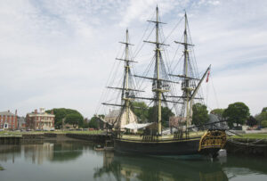 salem-tr-friendship-docked