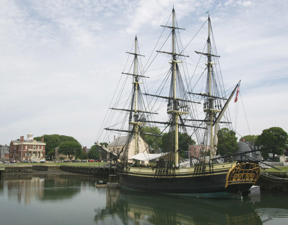 salem-tr-friendship-docked