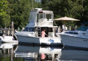 chester-cd-boat-cleaning
