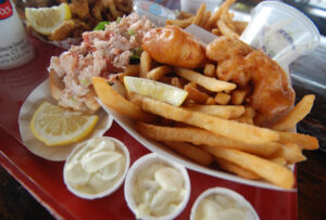 new-london-tr-capt-scotts-lobster-roll-fish-chips