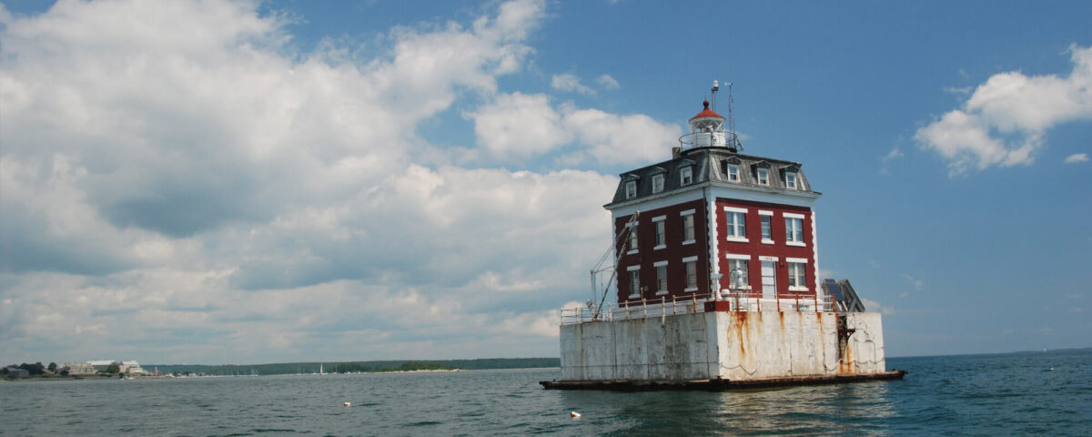 new-london-tr-ledge-lighthouse