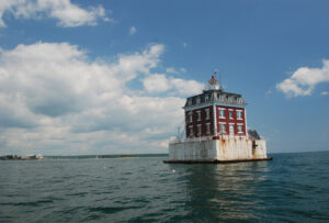 new-london-tr-ledge-lighthouse