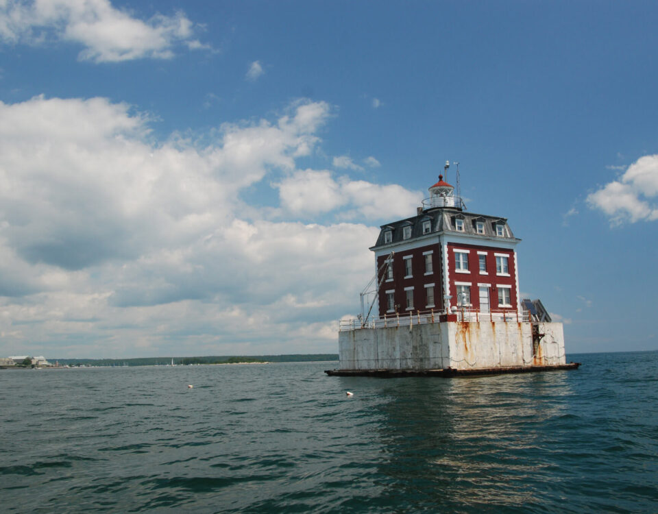 new-london-tr-ledge-lighthouse