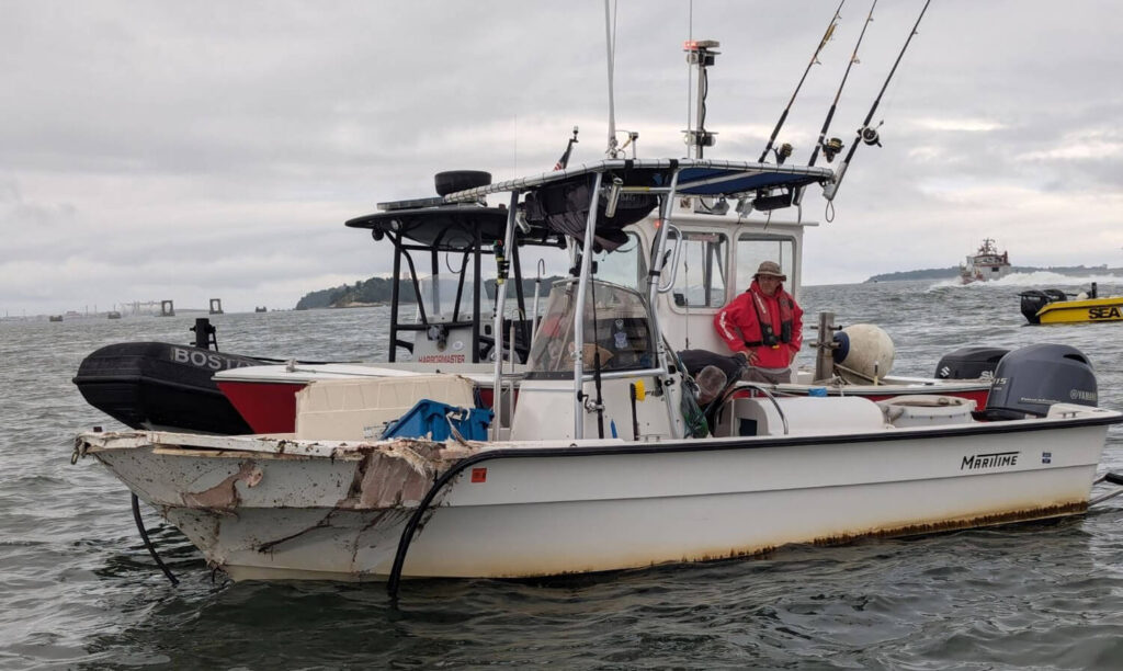 boat-crash-boston-aug6-uscg-northeast-commercial-boat