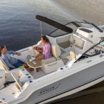 boston-whaler-210-vantage-anchored