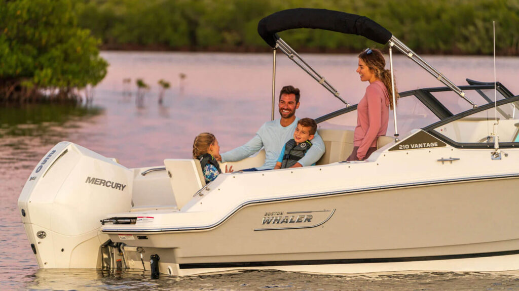 boston-whaler-210-vantage-family-time