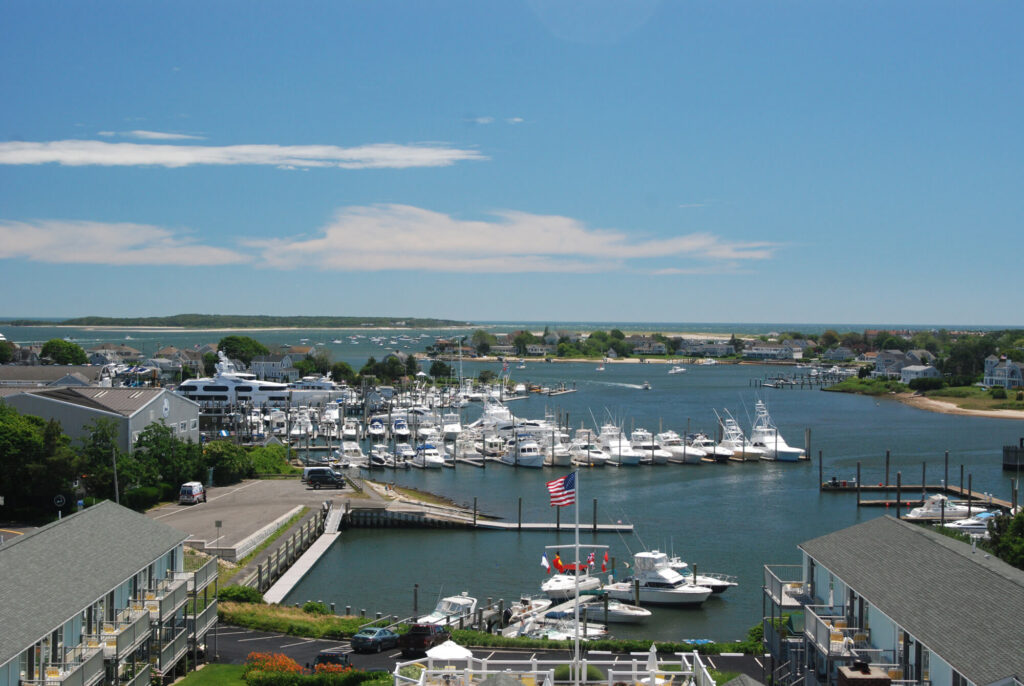 hyannis-inner-harbor-tr-oil-spill