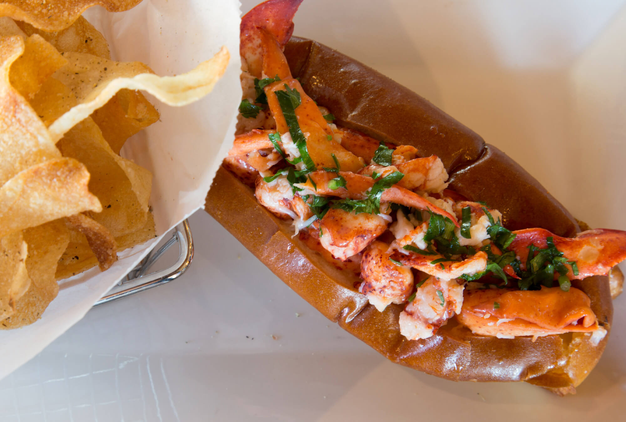 old-saybrook-cbd-lobster-roll-salt