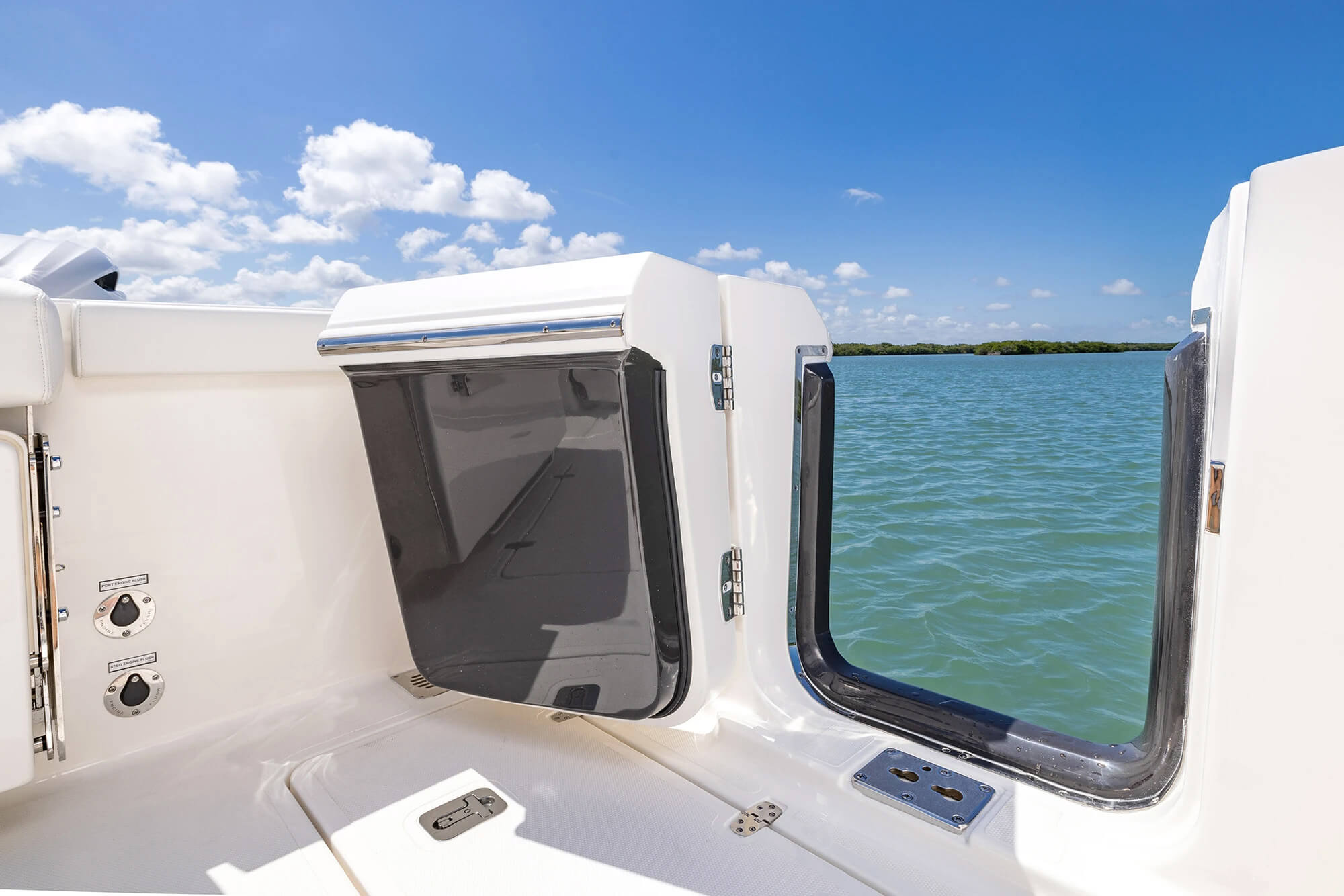 pursuit-os-325-offshore-access-door