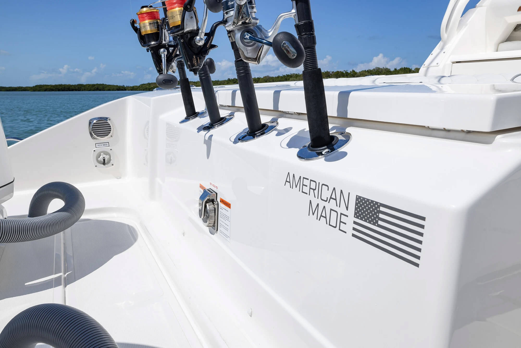 pursuit-os-325-offshore-rod-holders