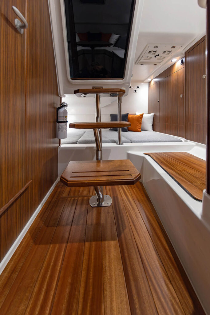 pursuit-os-325-offshore-stairs