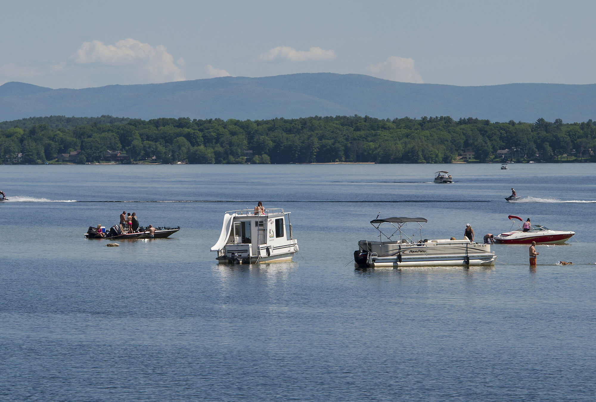 winnisquam-nh-kb-many-types-boats
