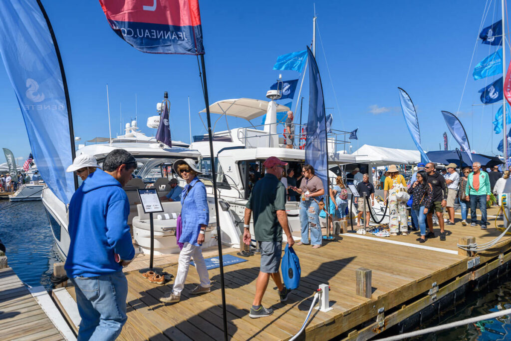 newport-boat-show-boardwalk-blue-sweatshirt