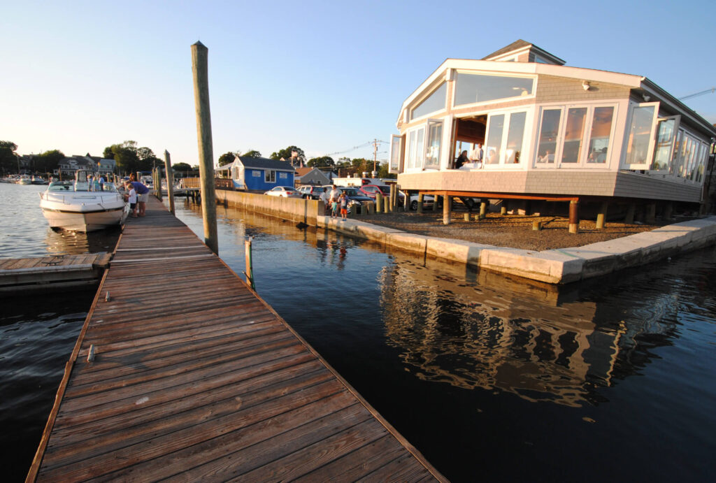norwalk-tr-docks-at-harbor-lights