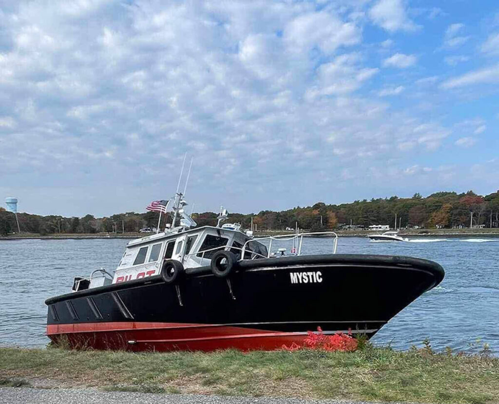 pilot-boat-grounds-cape-cod-canal