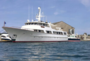 provincetown-eba-boat-concrete-docks