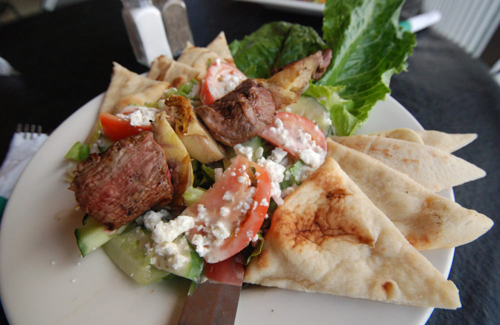 sea-dog-brewing-steak-artichoke-skewer-greek-salad