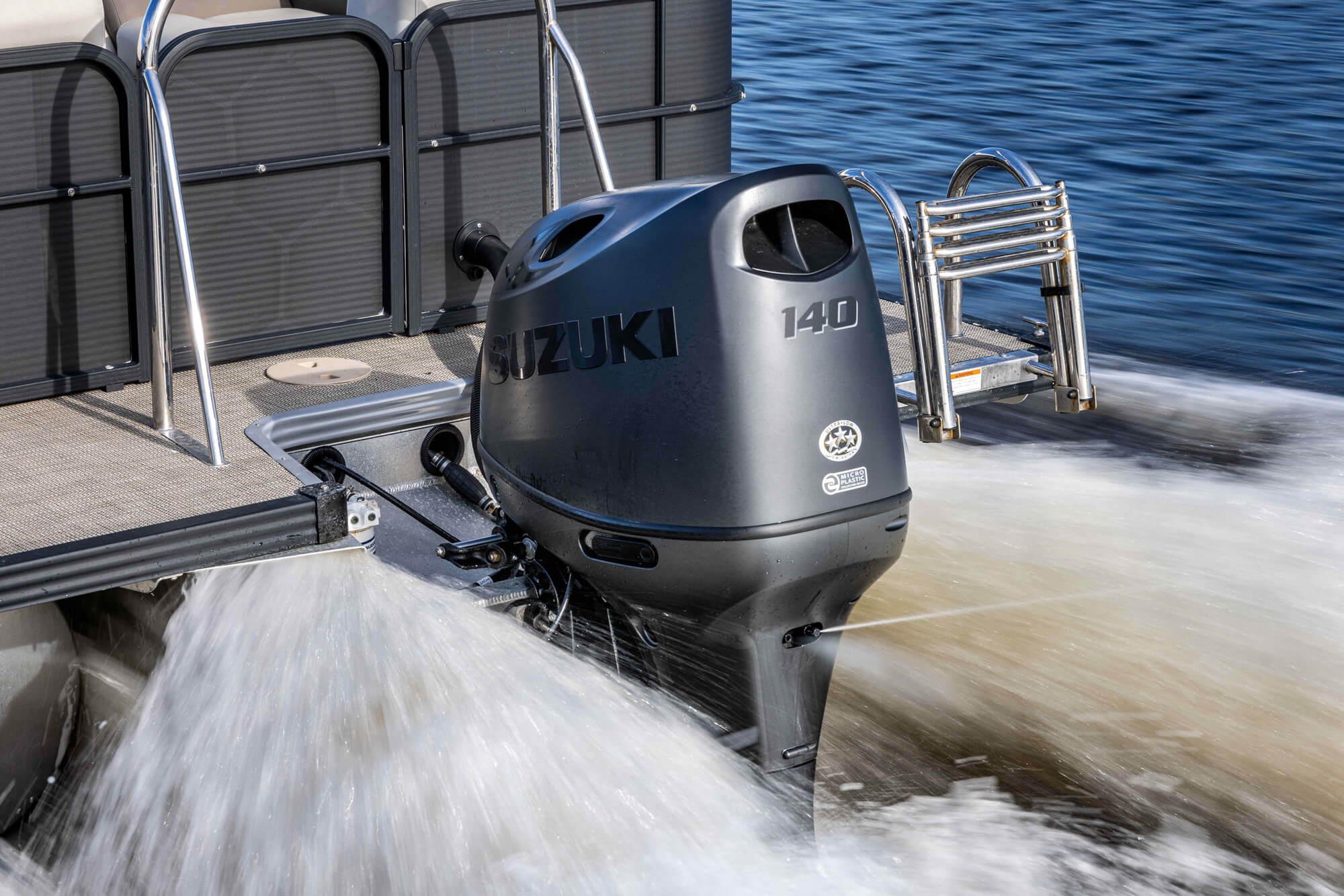 suzuki-stealth-140hp-outboard-pontoon