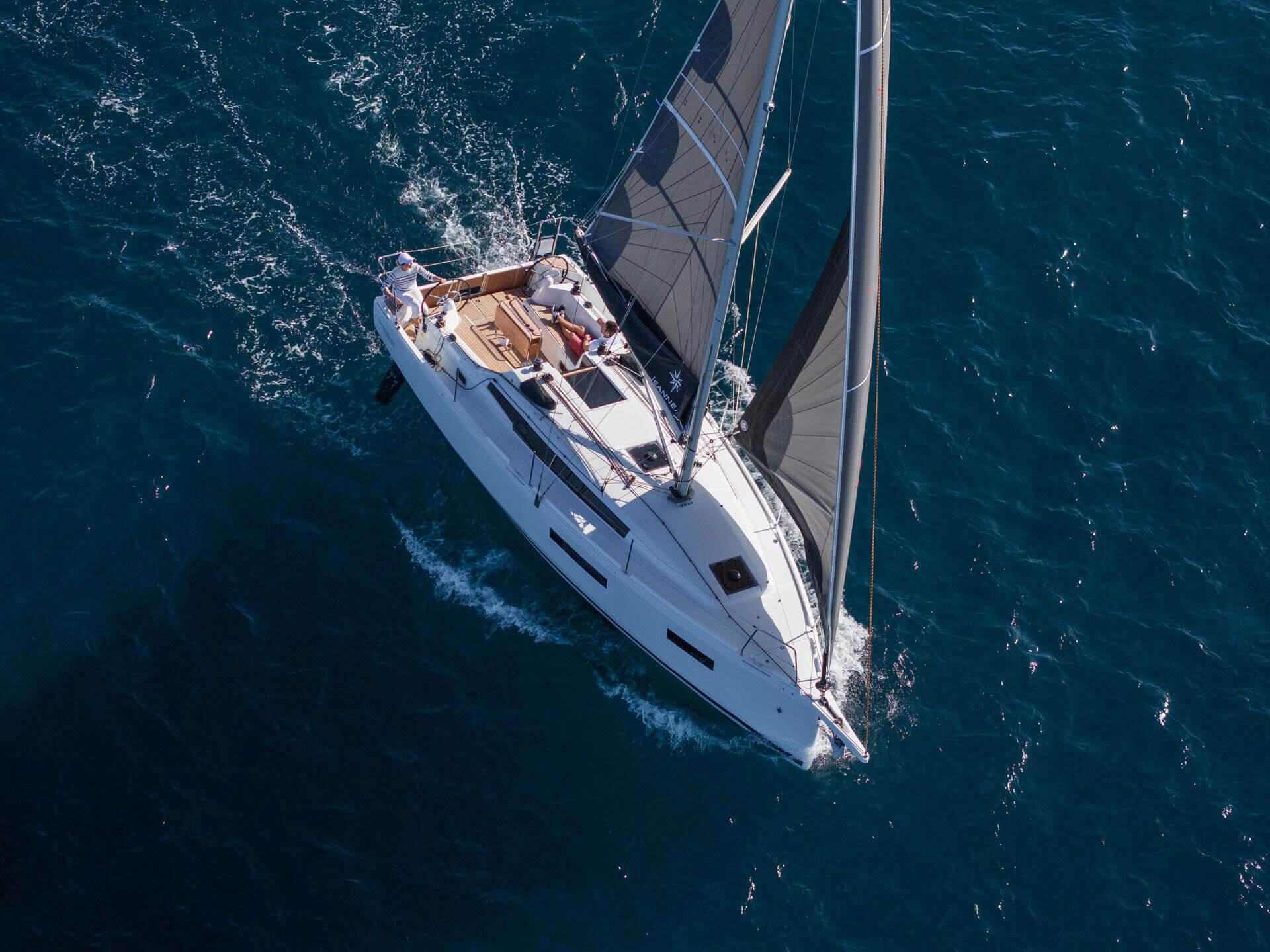 jeanneau-sun-odyssey-350-above