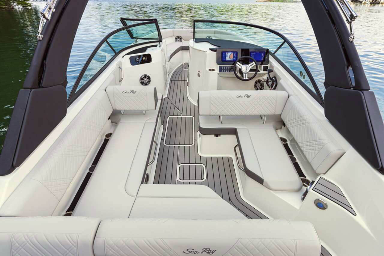 sea-ray-sdx-250-helm