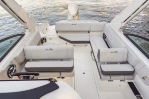 sea-ray-sdx-250-seating
