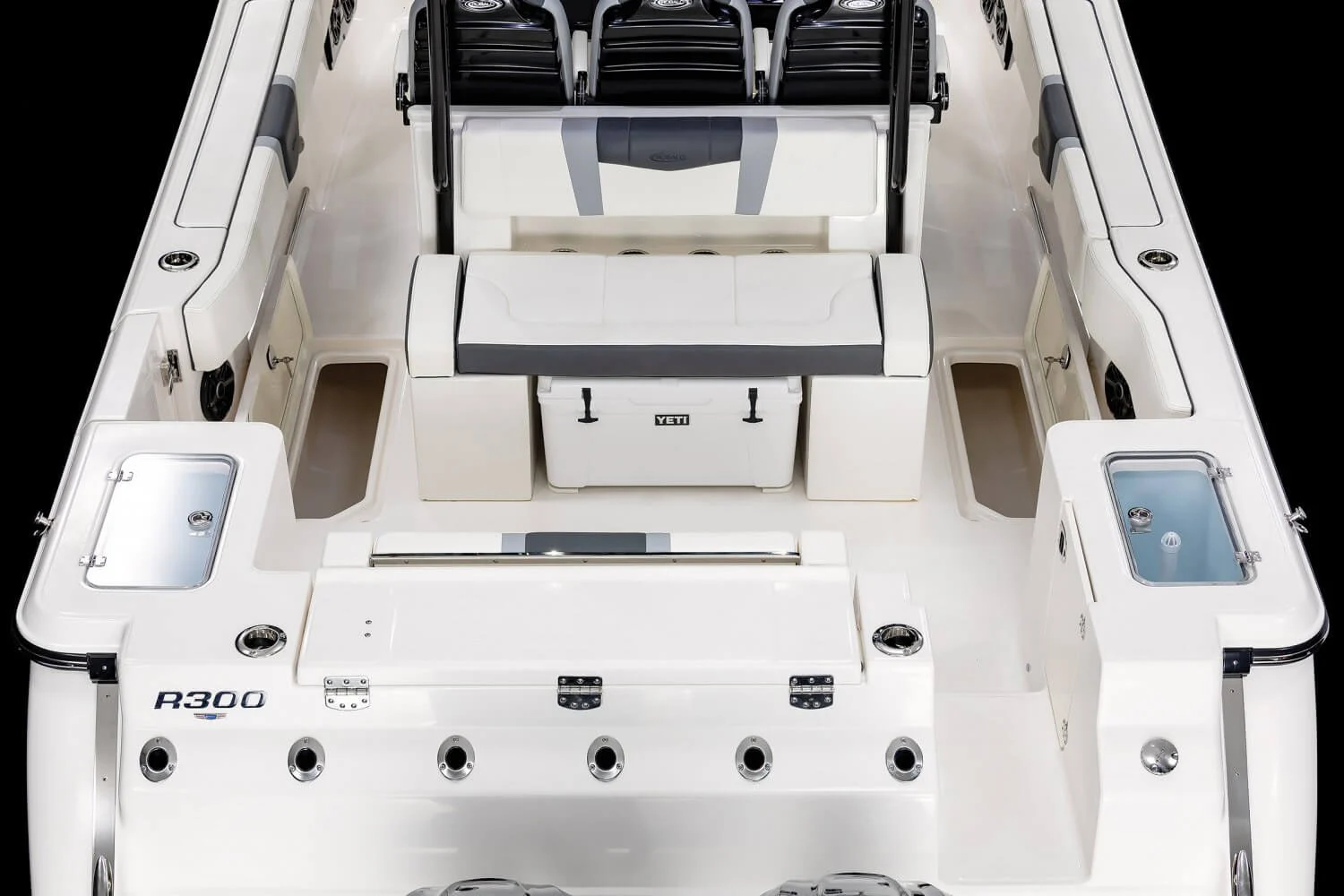robalo-r300-center-console-fish-box-storage
