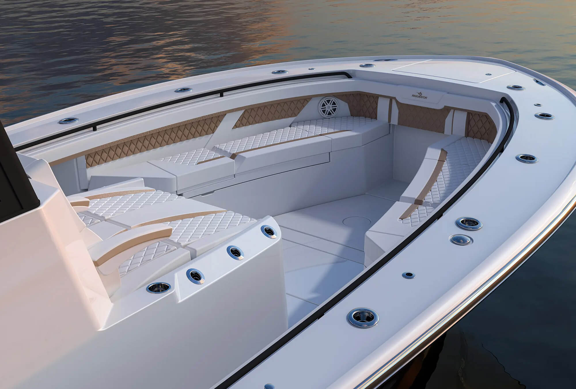 regulator-35-cc-standard-bow-deck-seating
