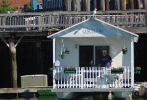 hingham-tr-houseboat