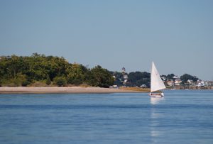 hingham-tr-sailboat-in-harbor