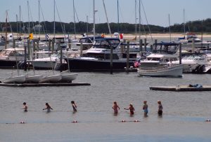 hyannis-tr-beach-meets-boats