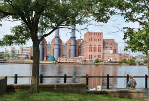 providence-az-fisherman-hanging-2000x1350