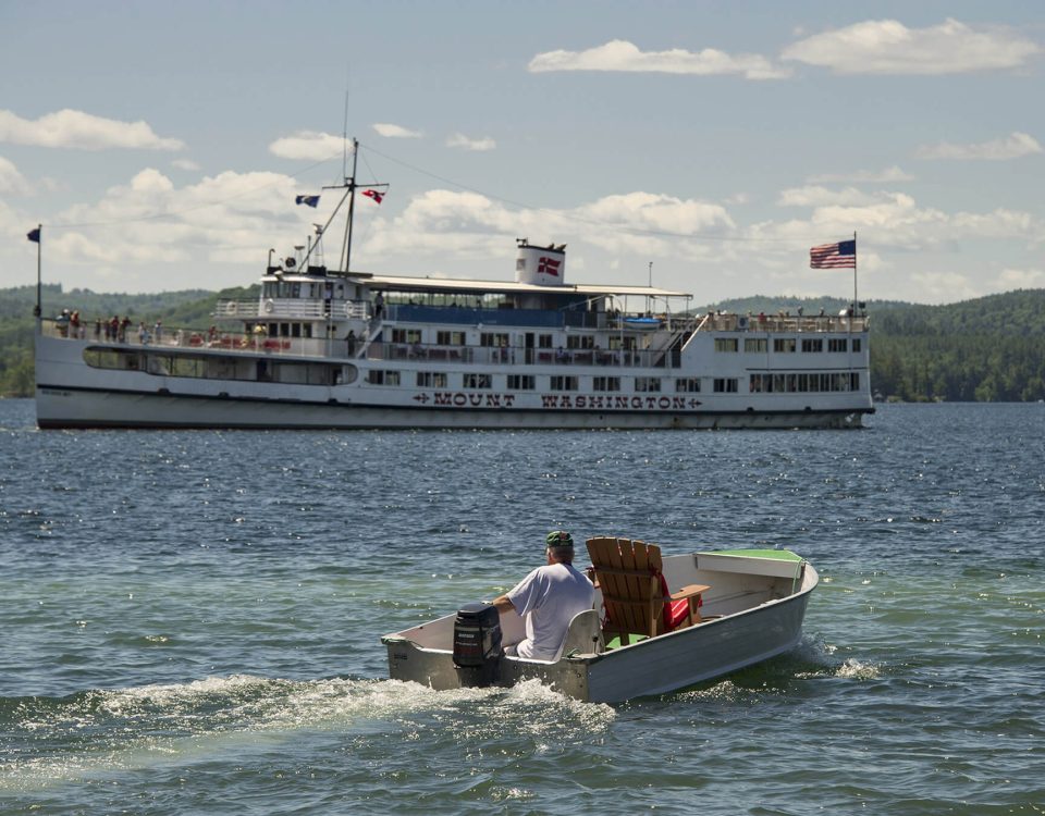 wolfeborough-kb-mt-washington-with-small-boat
