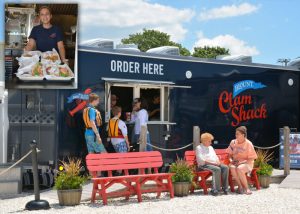 Blount Clam Shack serves fresh seafood with smile. warren-az-blount-clam-schack-700x500