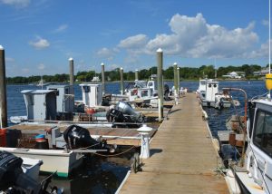 A close look at the quohog boats at the dock. warren-az-quohog-boats-700x500