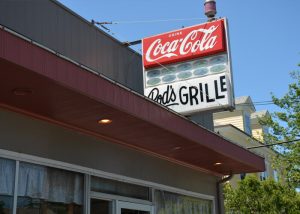 Rod's has been a mainstay in the town for years. warren-az-rods-grille-700x500