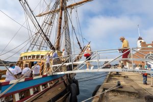 mayflower-2-plim-pawtux-tours