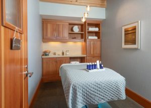 A treatment room. Photo courtesy Samoset Resort. luxurious-spas-samoset-resort-spa-massage-room
