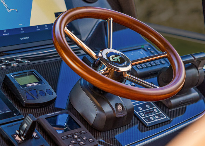 The GT60 helm station, photo courtesy Palm Beach Motor Yachts. palm-beach-yachts-gt60-helm
