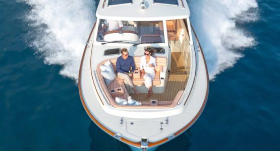 hinckley-picnic-boat-39-bow-seating