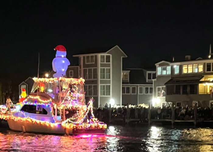 holiday-parade-mystic-chamber-of-commerce-photo-1