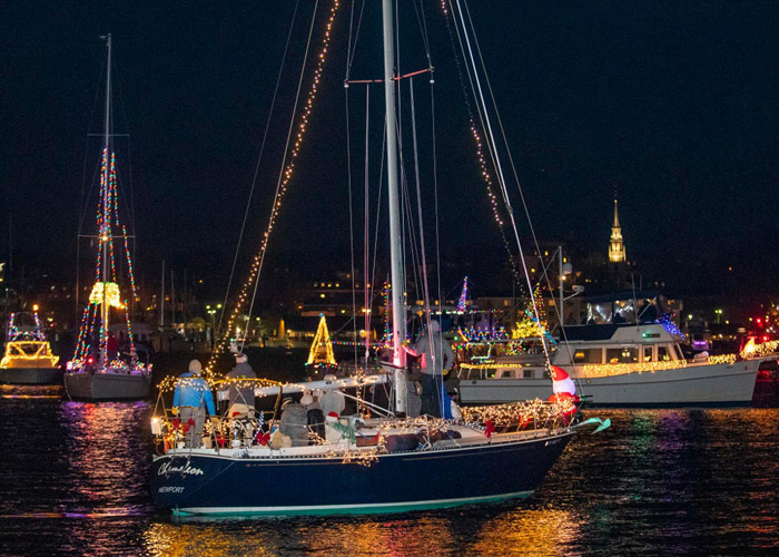 holiday-parade-newport-discover-newport-photo