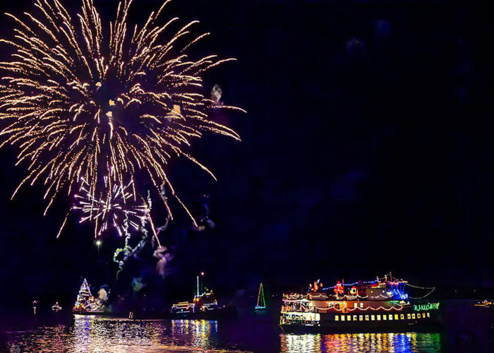 holiday-parade-portland-harbor-parade-photo