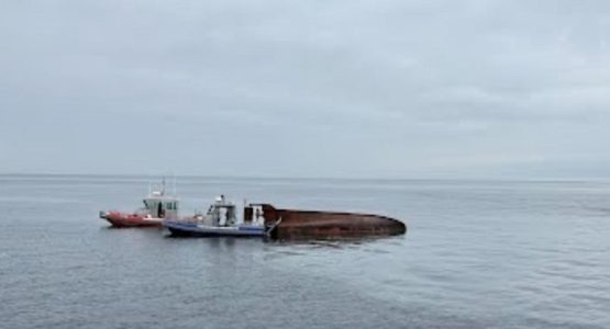 capsized-fishing-boat-photo-coast-guard