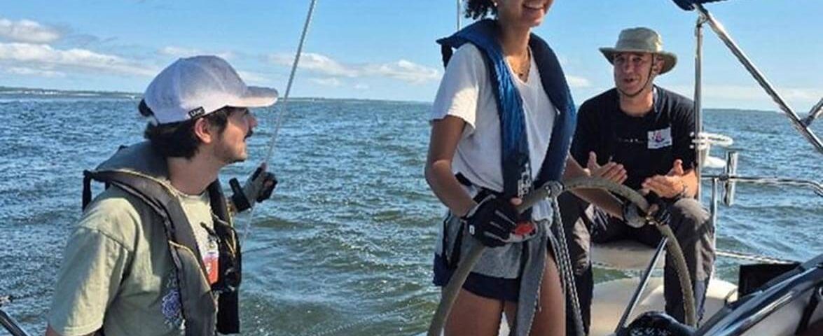 women-in-sailing-helm-photo-narragansett-sailing-and-boating-school