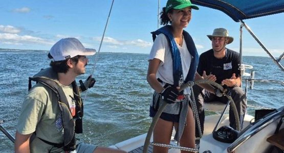 women-in-sailing-helm-photo-narragansett-sailing-and-boating-school